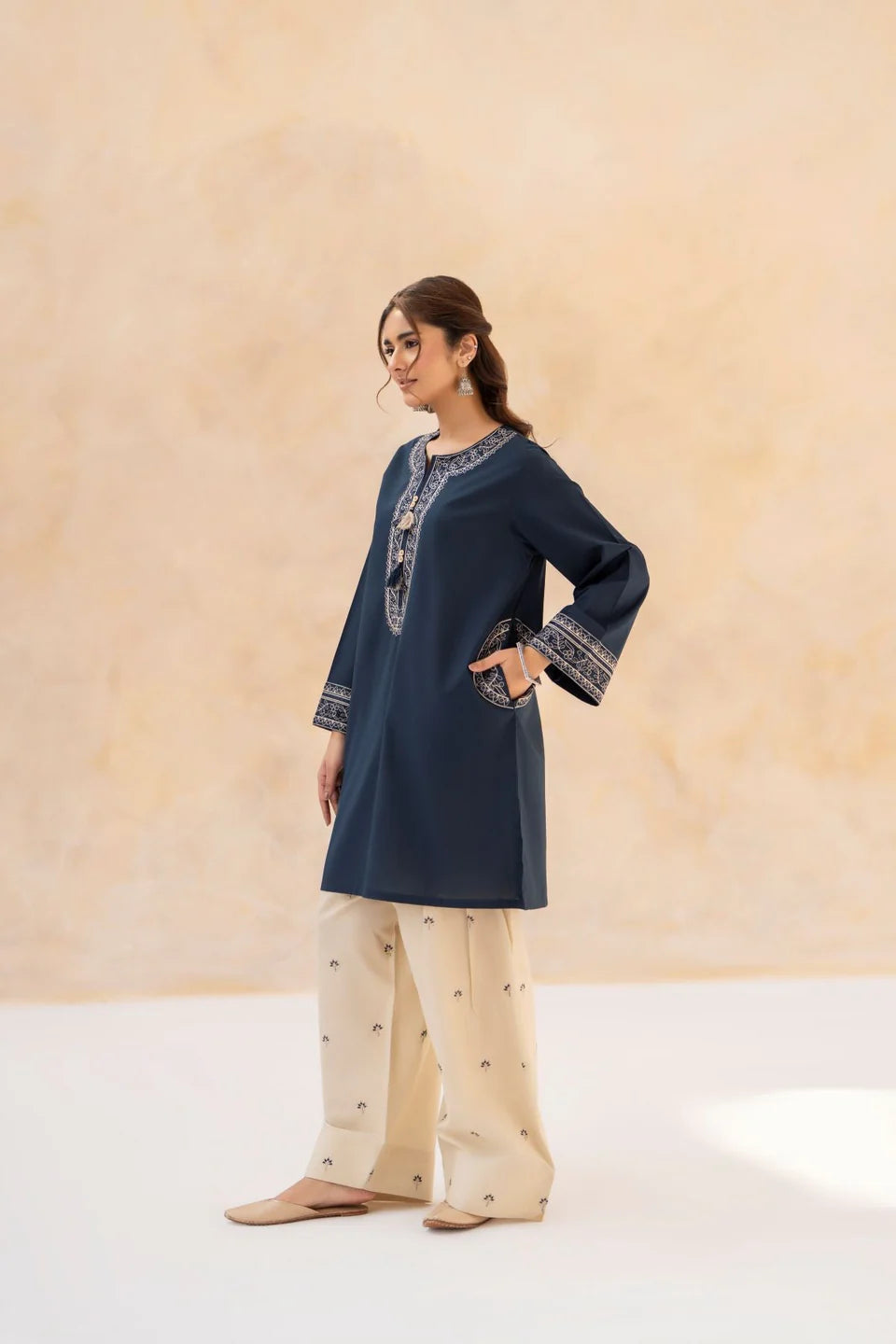 Anaya Embroidered 2 Piece Dhaga Pret