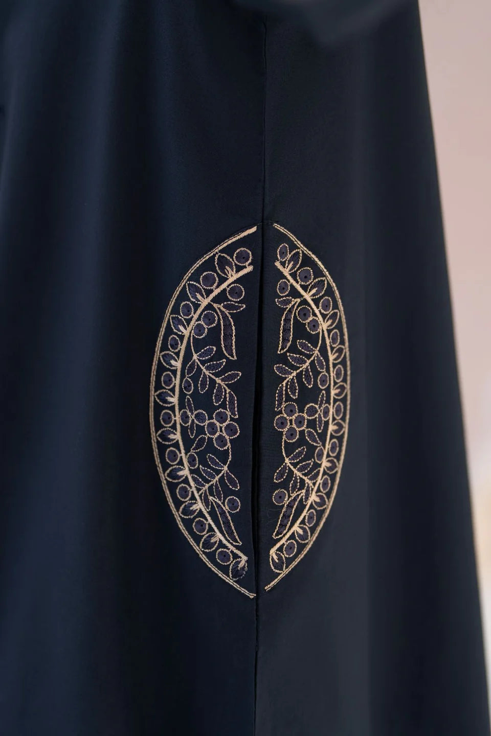 Anaya Embroidered 2 Piece Dhaga Pret