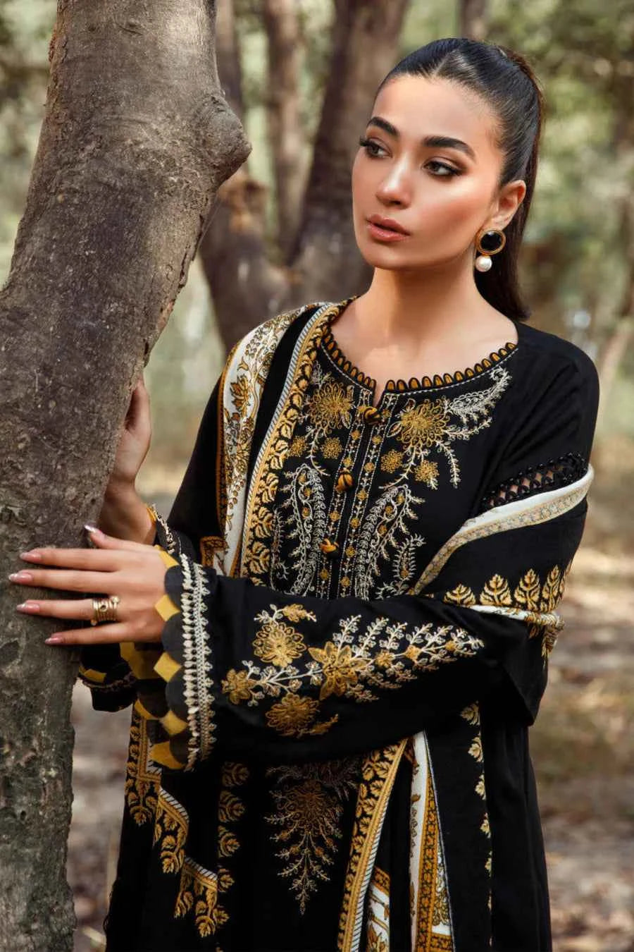 Mehr-o-Zar Luxury Embroidered 3 Piece